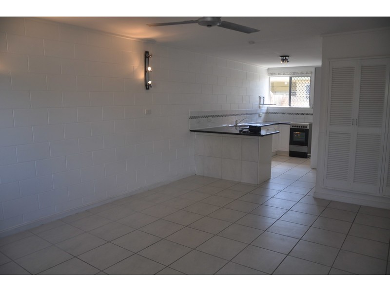 2/48 Marks Street, Hermit Park QLD 4812