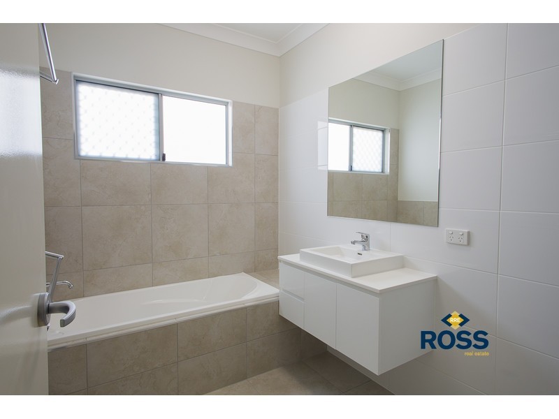 34 Poinsettia Drive, Bohle Plains QLD 4817