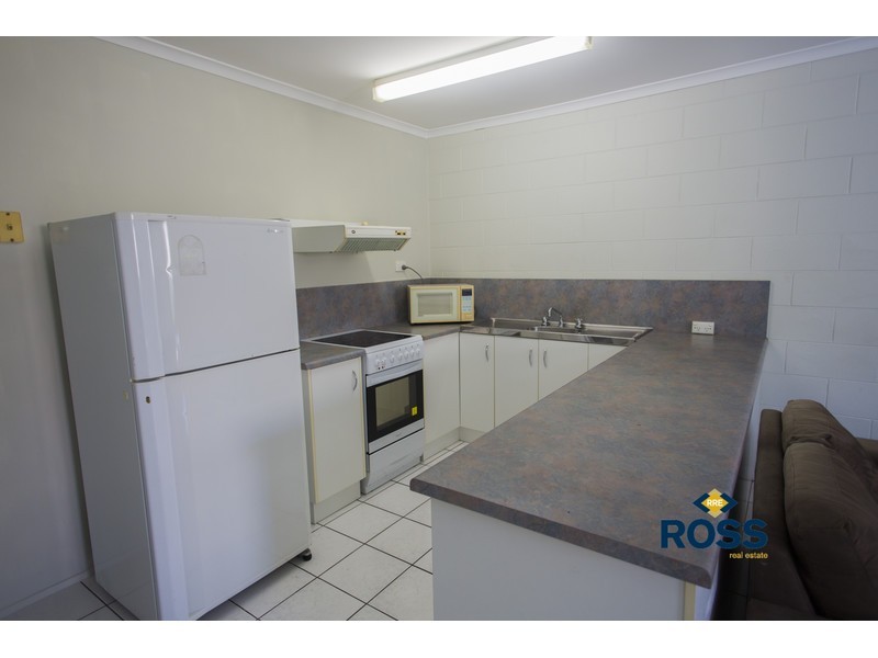 2/22 Roberts Street, Hermit Park QLD 4812