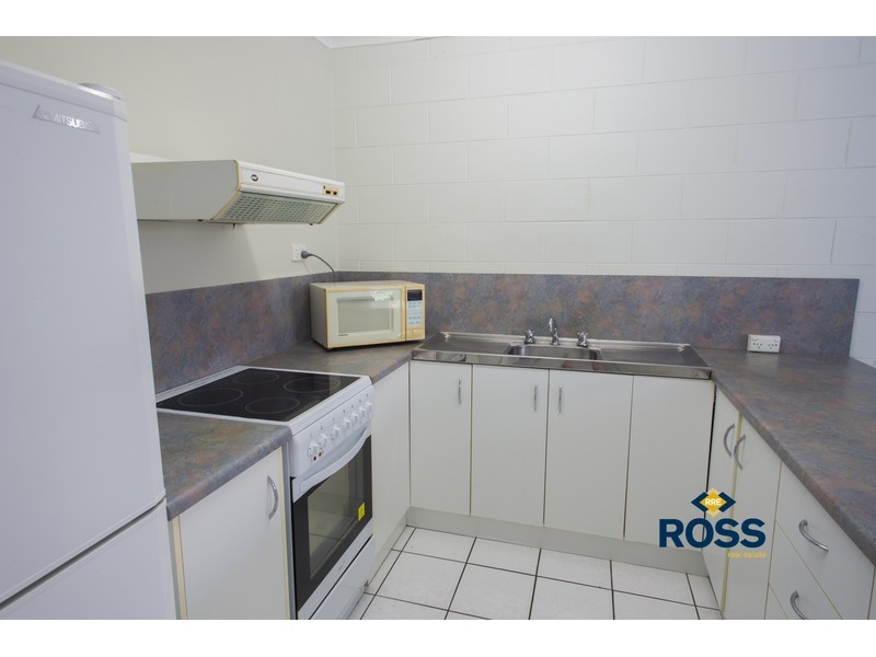 2/22 Roberts Street, Hermit Park QLD 4812