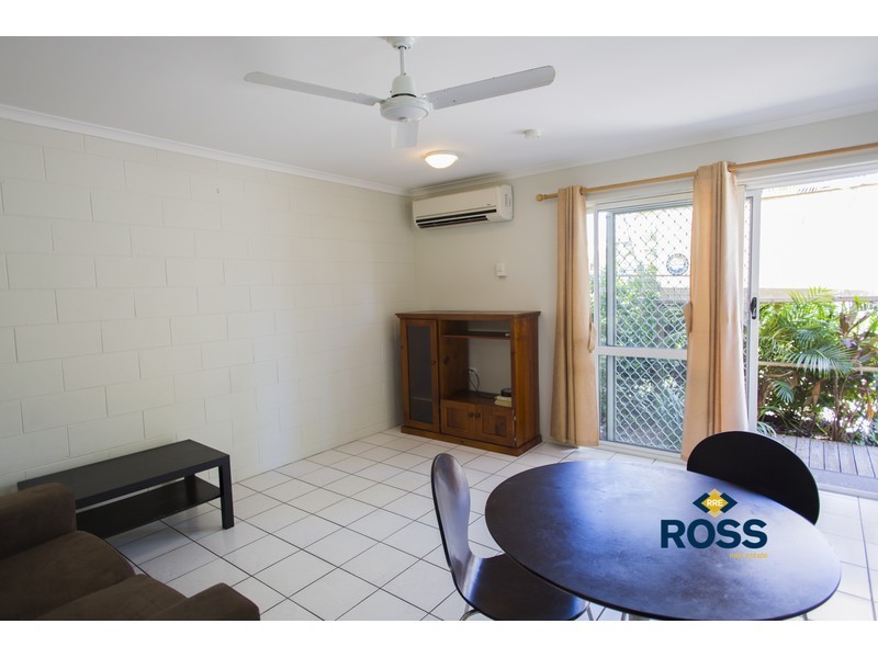 2/22 Roberts Street, Hermit Park QLD 4812