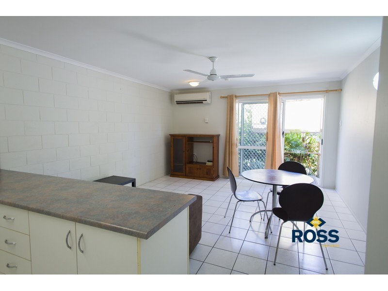 2/22 Roberts Street, Hermit Park QLD 4812