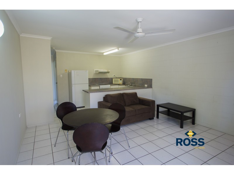 2/22 Roberts Street, Hermit Park QLD 4812