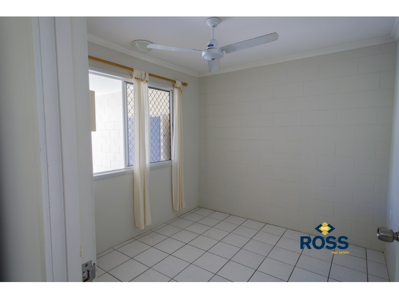 2/22 Roberts Street, Hermit Park QLD 4812