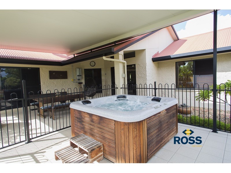 11 Loriston Road, Mount Low QLD 4818