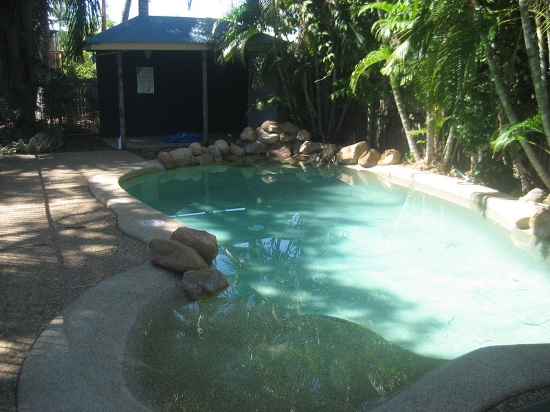 15 Roberts Street, Hermit Park QLD 4812