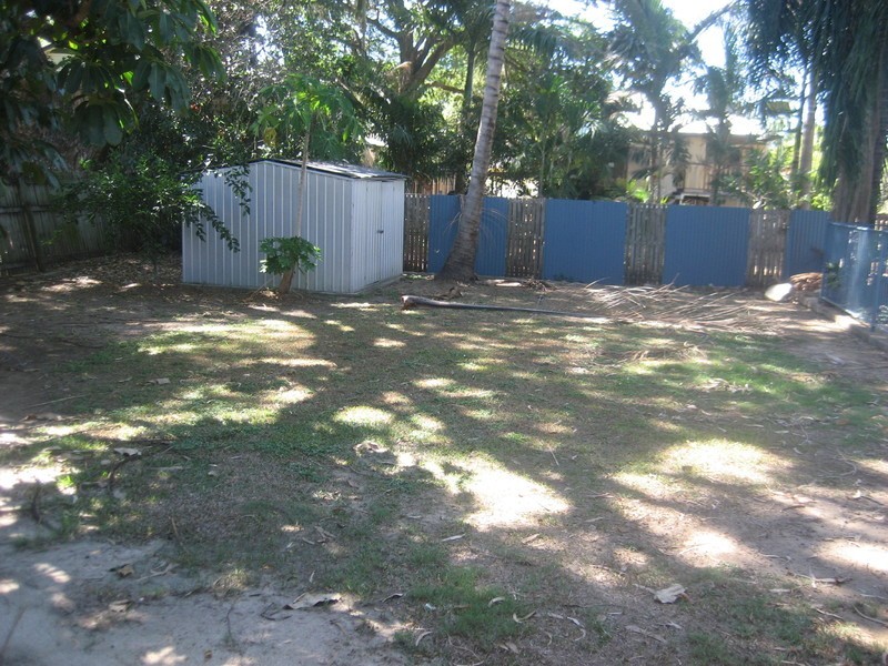 15 Roberts Street, Hermit Park QLD 4812