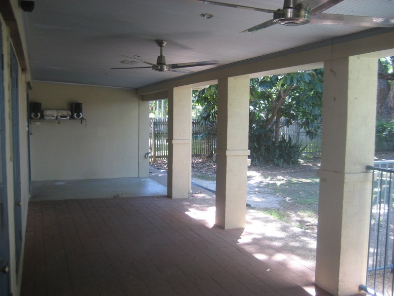 15 Roberts Street, Hermit Park QLD 4812