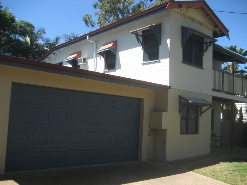 15 Roberts Street, Hermit Park QLD 4812