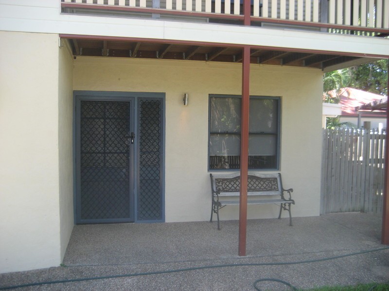 15 Roberts Street, Hermit Park QLD 4812