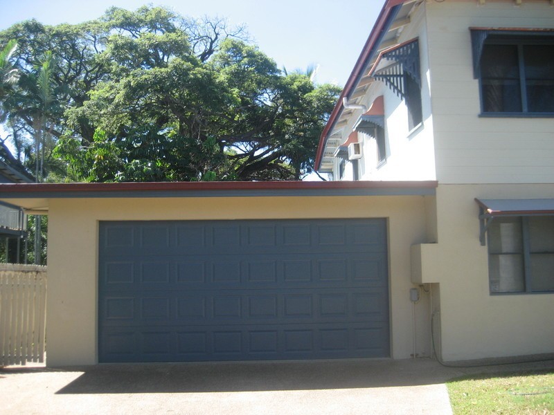 15 Roberts Street, Hermit Park QLD 4812