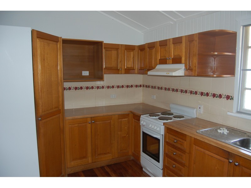 27 Wood Street, Mundingburra QLD 4812