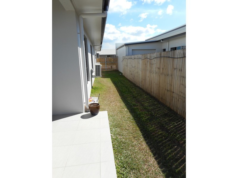 60 Poinsettia Drive, Bohle Plains QLD 4817