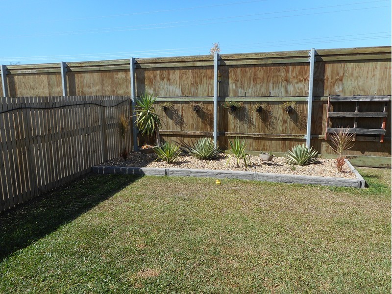 60 Poinsettia Drive, Bohle Plains QLD 4817