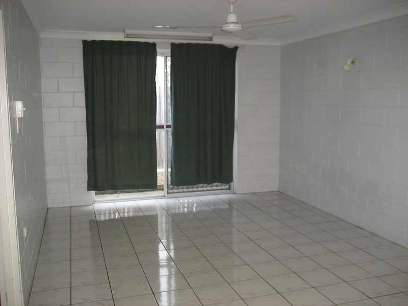 2/15 Rose Street, North Ward QLD 4810