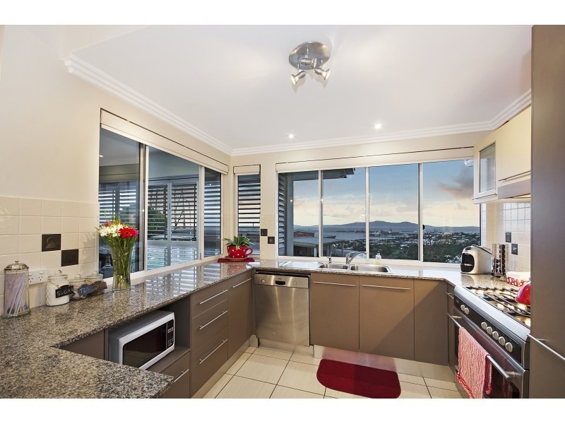 14 Stirling Drive, Castle Hill QLD 4810