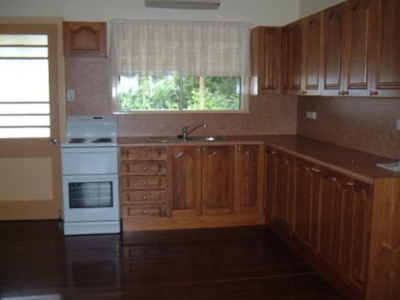 28 Percy Street, West End QLD 4810