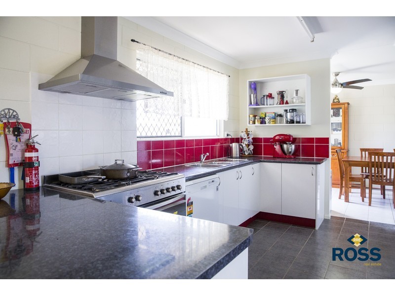 25 Amber Avenue, Rasmussen QLD 4815