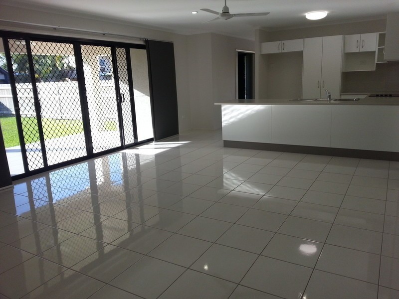 8 Marita Court, Bushland Beach QLD 4818