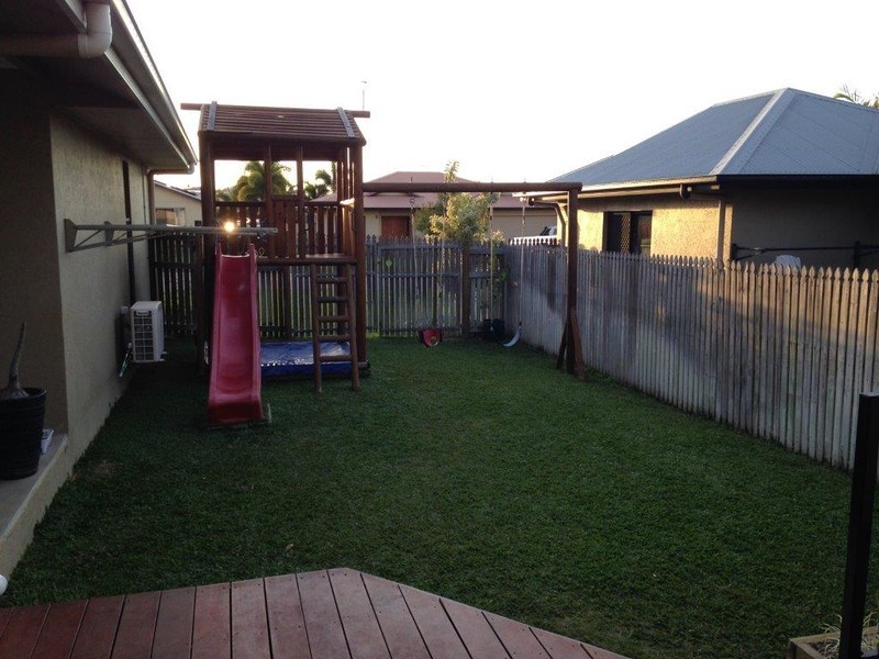 10 Minaret Way, Mount Louisa QLD 4814