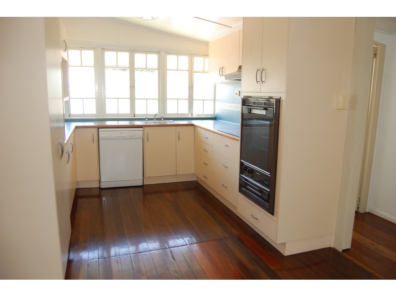 24 Ninth Avenue, Railway Estate QLD 4810