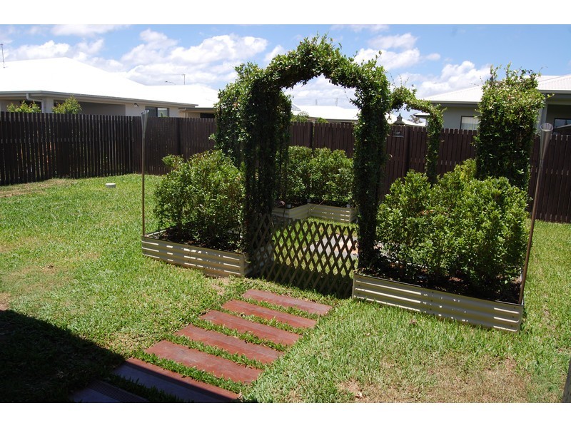11 Emperor Boulevard, Burdell QLD 4818