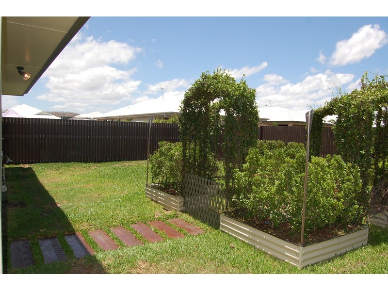 11 Emperor Boulevard, Burdell QLD 4818