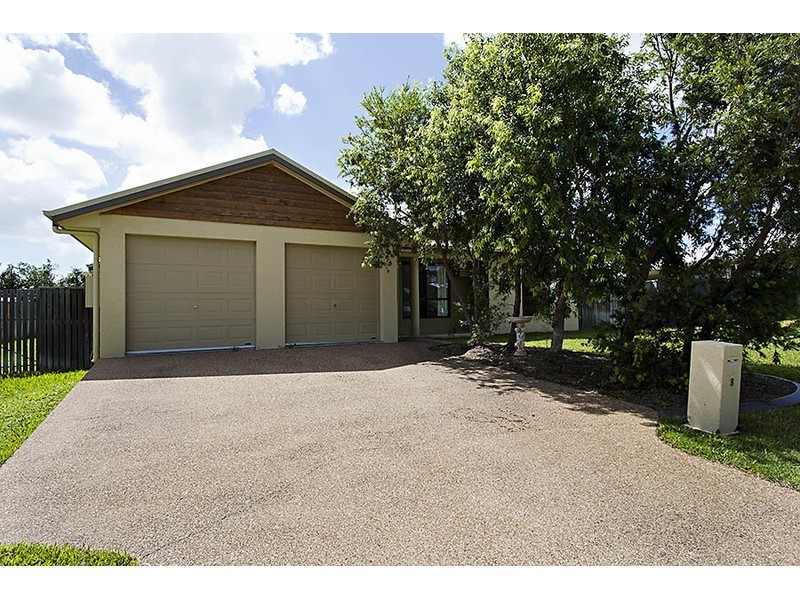 8 Woodwark Drive, Bushland Beach QLD 4818