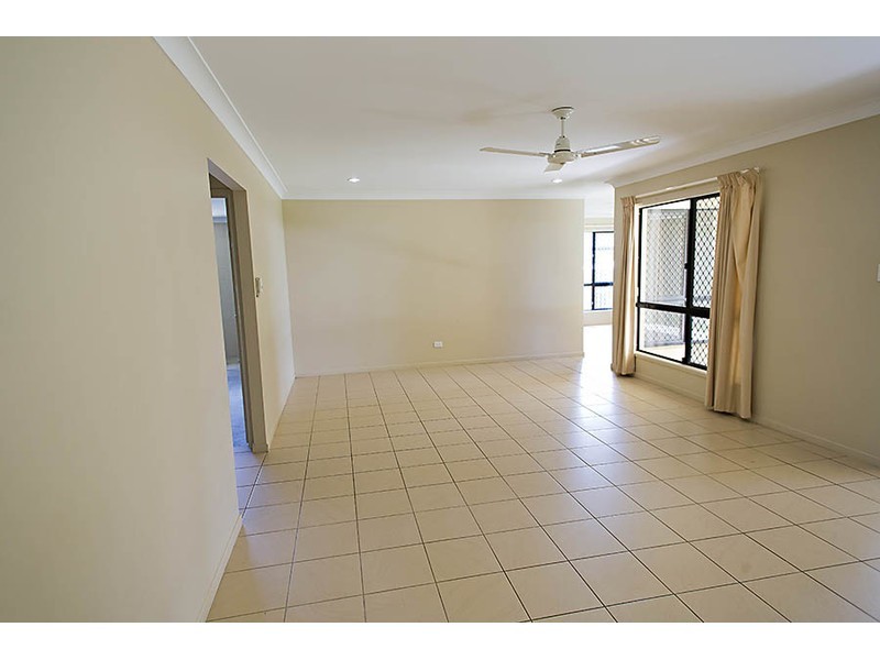 8 Woodwark Drive, Bushland Beach QLD 4818