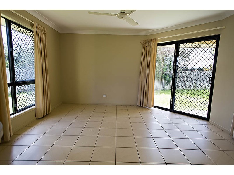8 Woodwark Drive, Bushland Beach QLD 4818