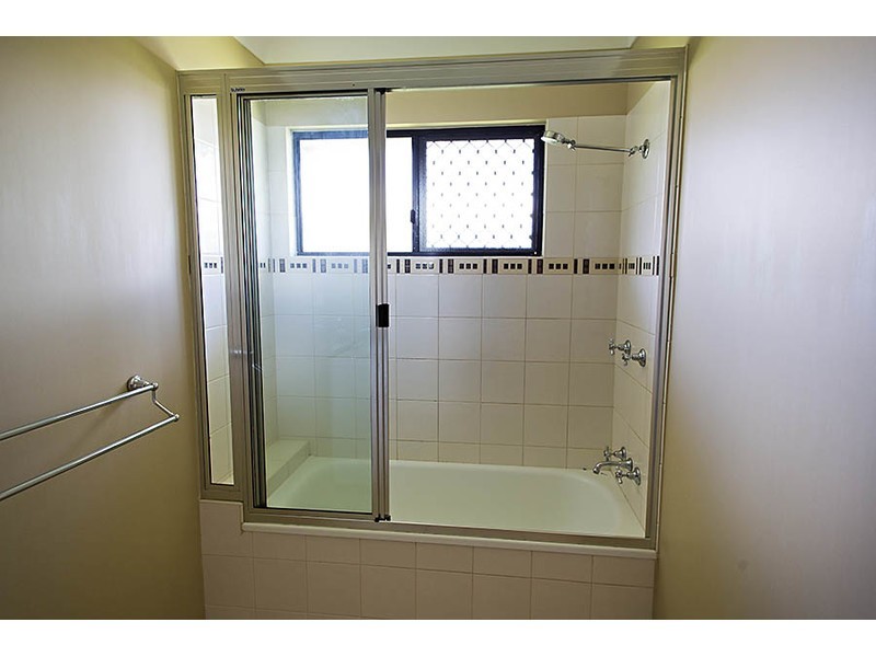 8 Woodwark Drive, Bushland Beach QLD 4818