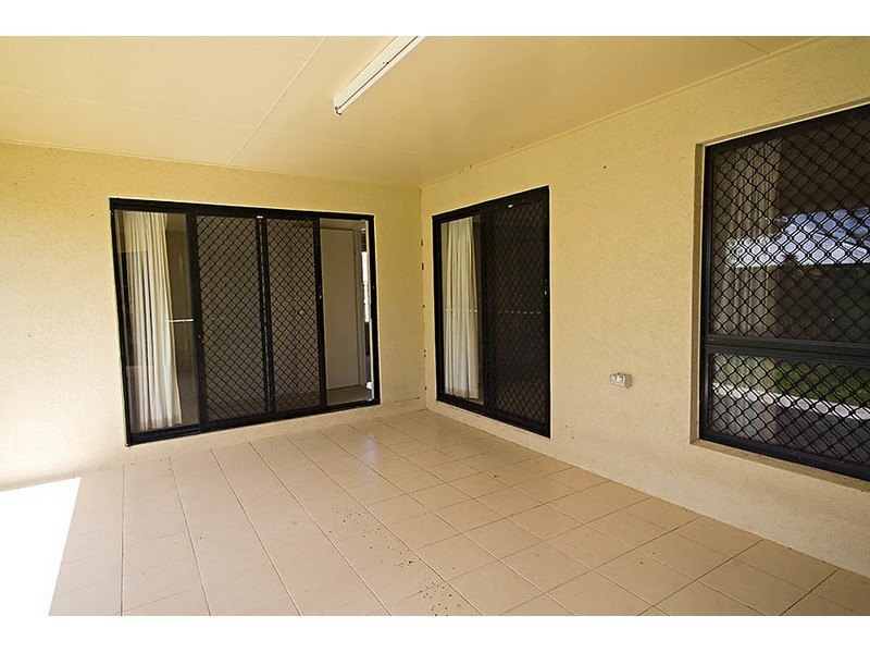 8 Woodwark Drive, Bushland Beach QLD 4818