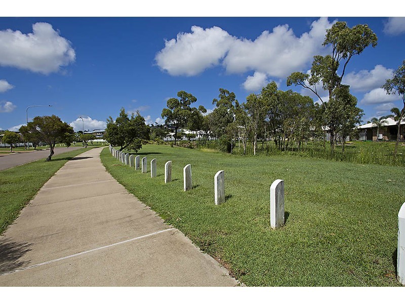 8 Woodwark Drive, Bushland Beach QLD 4818