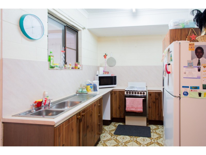 2/16 Cowley Street, West End QLD 4810