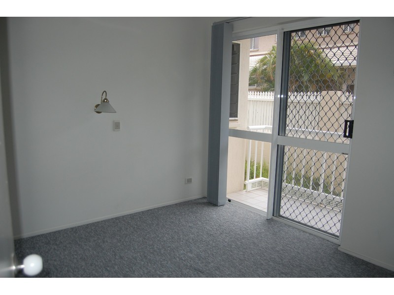 2/377 Stanley Street West, North Ward QLD 4810