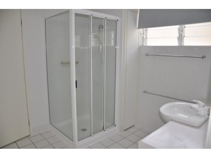 2/377 Stanley Street West, North Ward QLD 4810