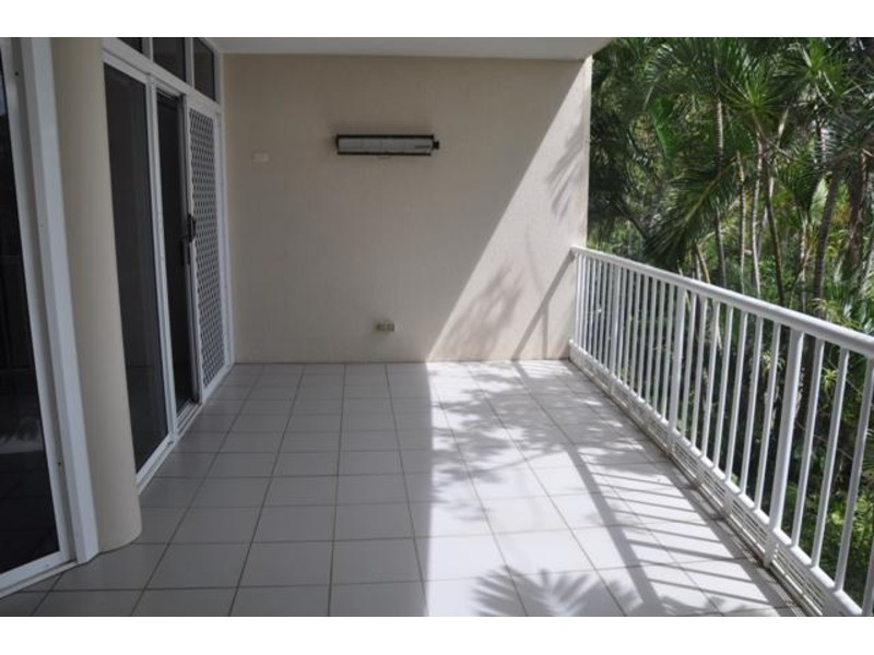 2/377 Stanley Street West, North Ward QLD 4810