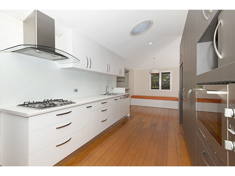 15 Harold Street, West End QLD 4810