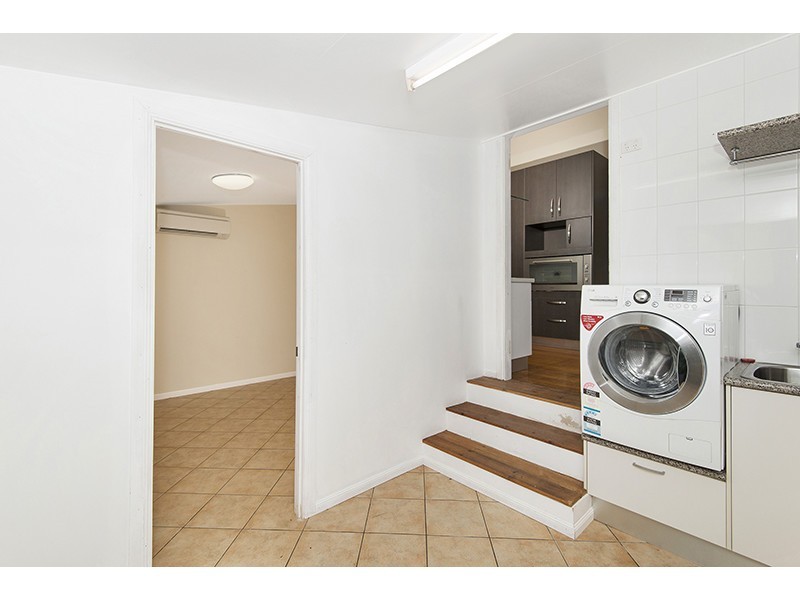 15 Harold Street, West End QLD 4810