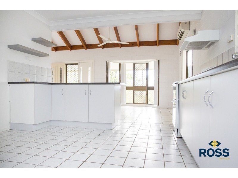 9 Nowland Avenue, Cranbrook QLD 4814