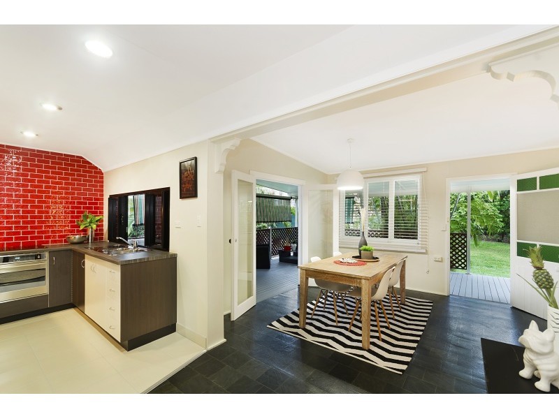 19 Leigh Street, West End QLD 4810