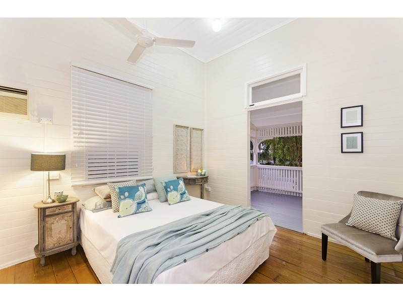 19 Leigh Street, West End QLD 4810