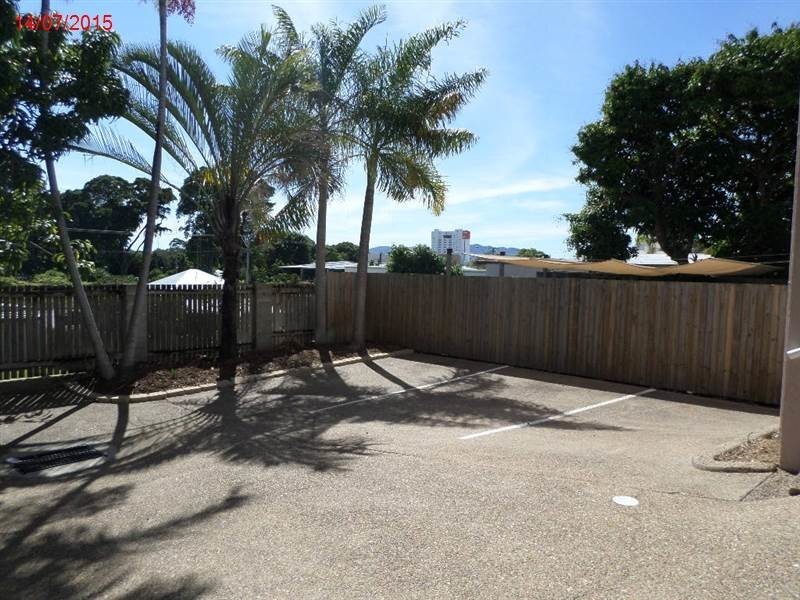 4/30 Queen Street, North Ward QLD 4810