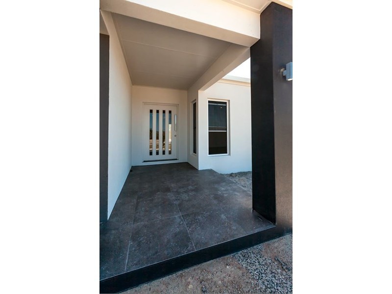 15 Holbourne Street, Bushland Beach QLD 4818