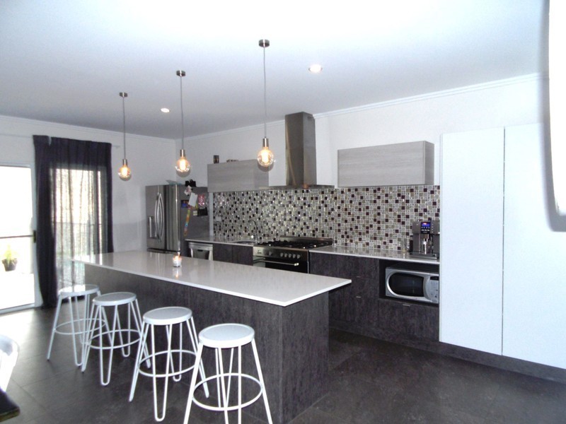 15 Holbourne Street, Bushland Beach QLD 4818