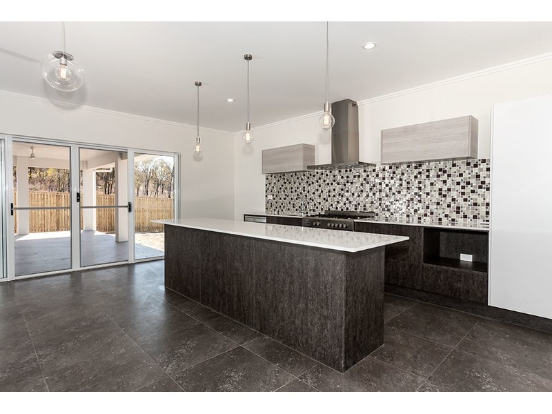 15 Holbourne Street, Bushland Beach QLD 4818