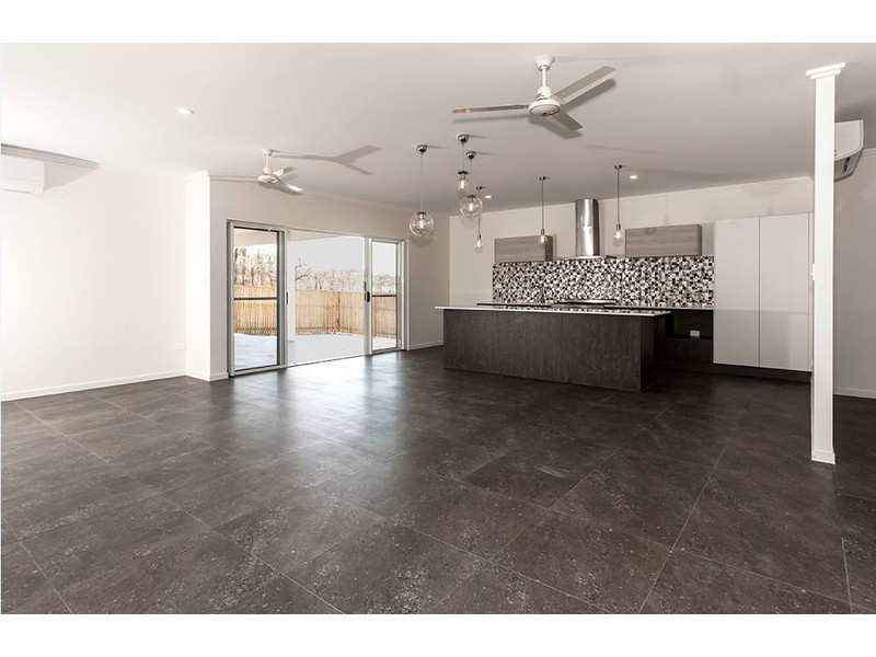 15 Holbourne Street, Bushland Beach QLD 4818