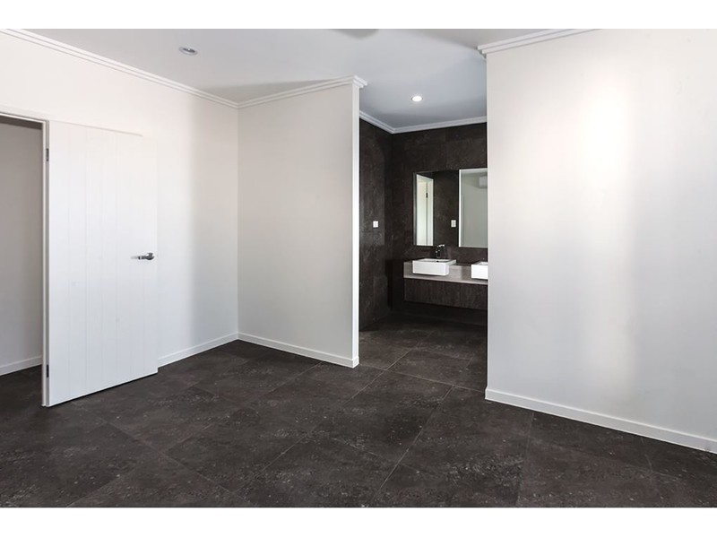 15 Holbourne Street, Bushland Beach QLD 4818