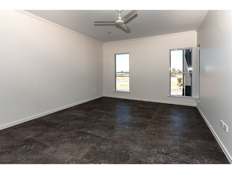 15 Holbourne Street, Bushland Beach QLD 4818