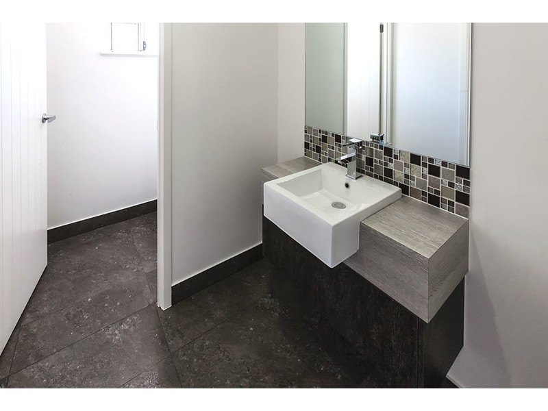 15 Holbourne Street, Bushland Beach QLD 4818